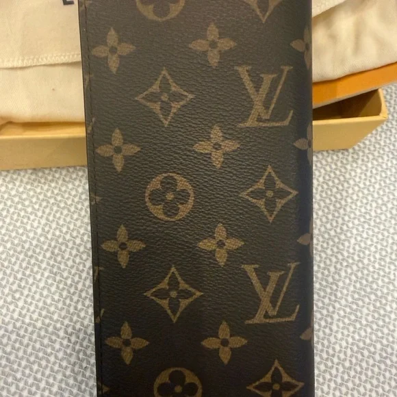 Louis Vuitton Monogram Wallet - Picture 4 of 8